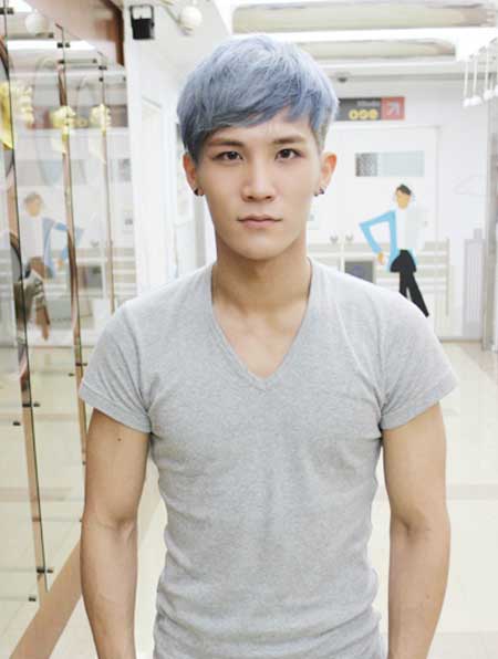 Short length blue gray hairstyle