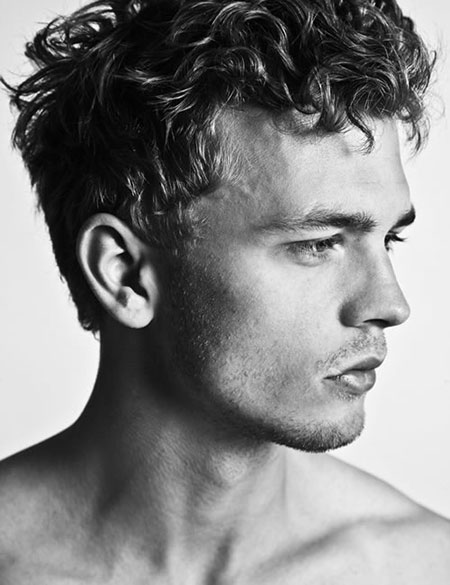 Cool Curly Hairstyles for Men_10