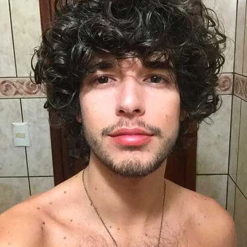 Best Haircuts for Men with Curly Hair-16